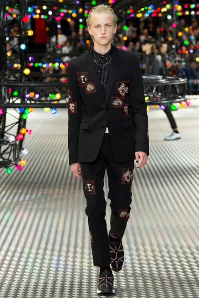 Look 44